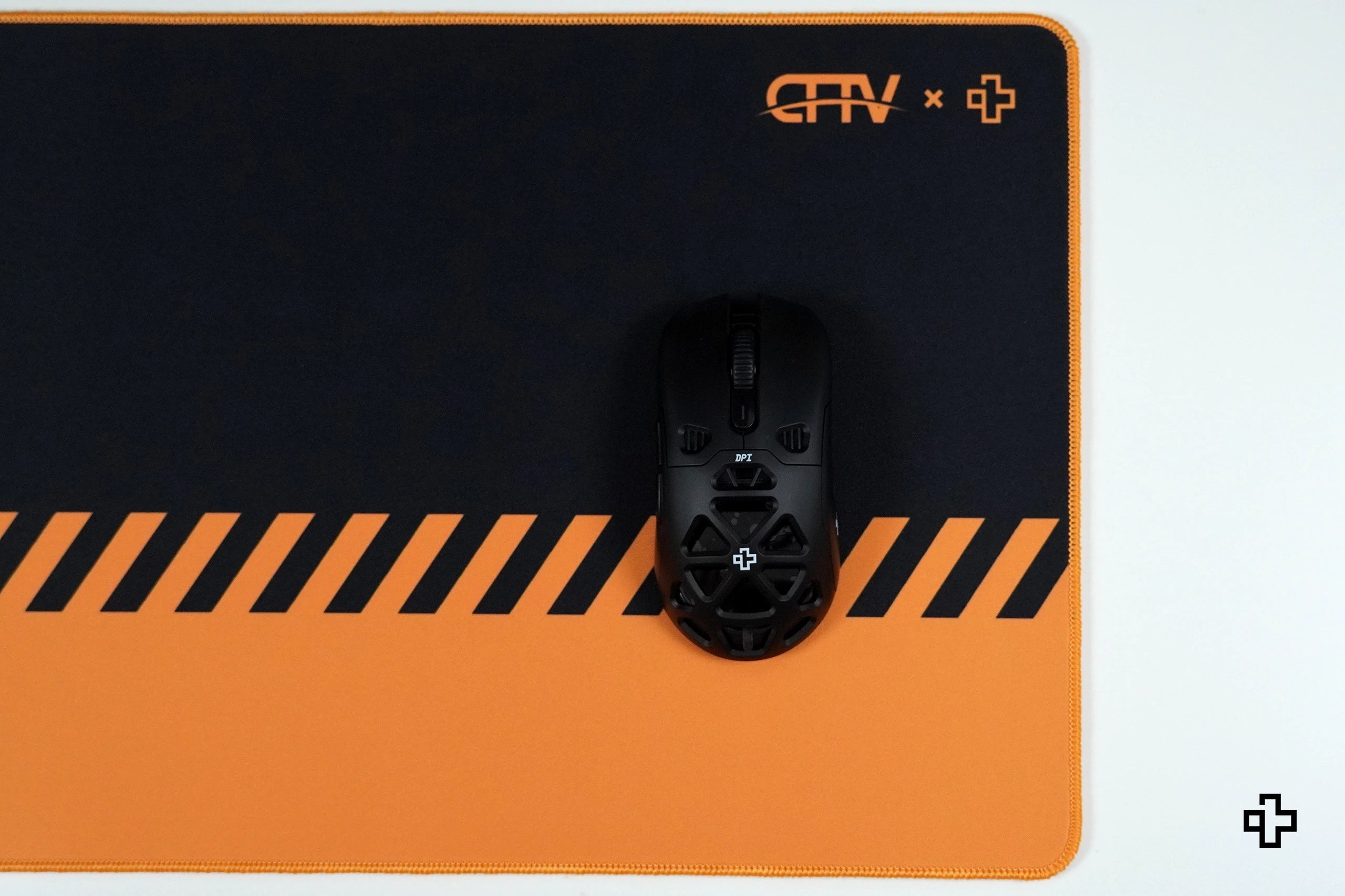 Deskmat Mousepad QwertyKey x ClipFixTV 4mm margini cusute