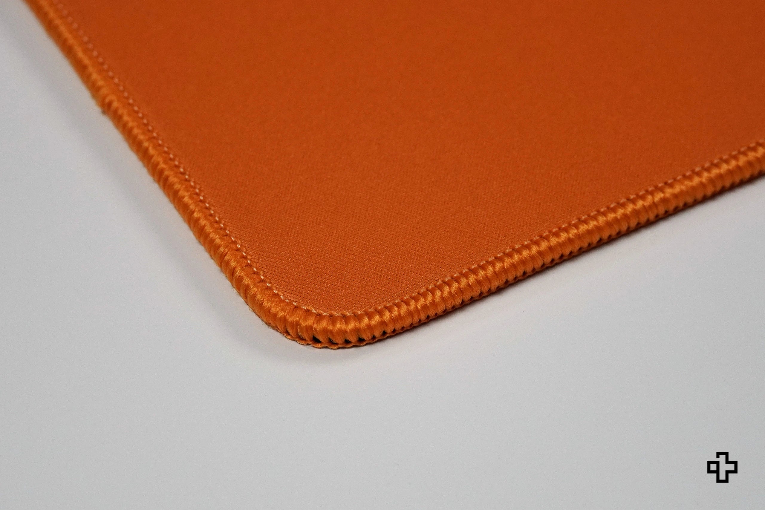 Deskmat Mousepad QwertyKey x ClipFixTV 4mm margini cusute