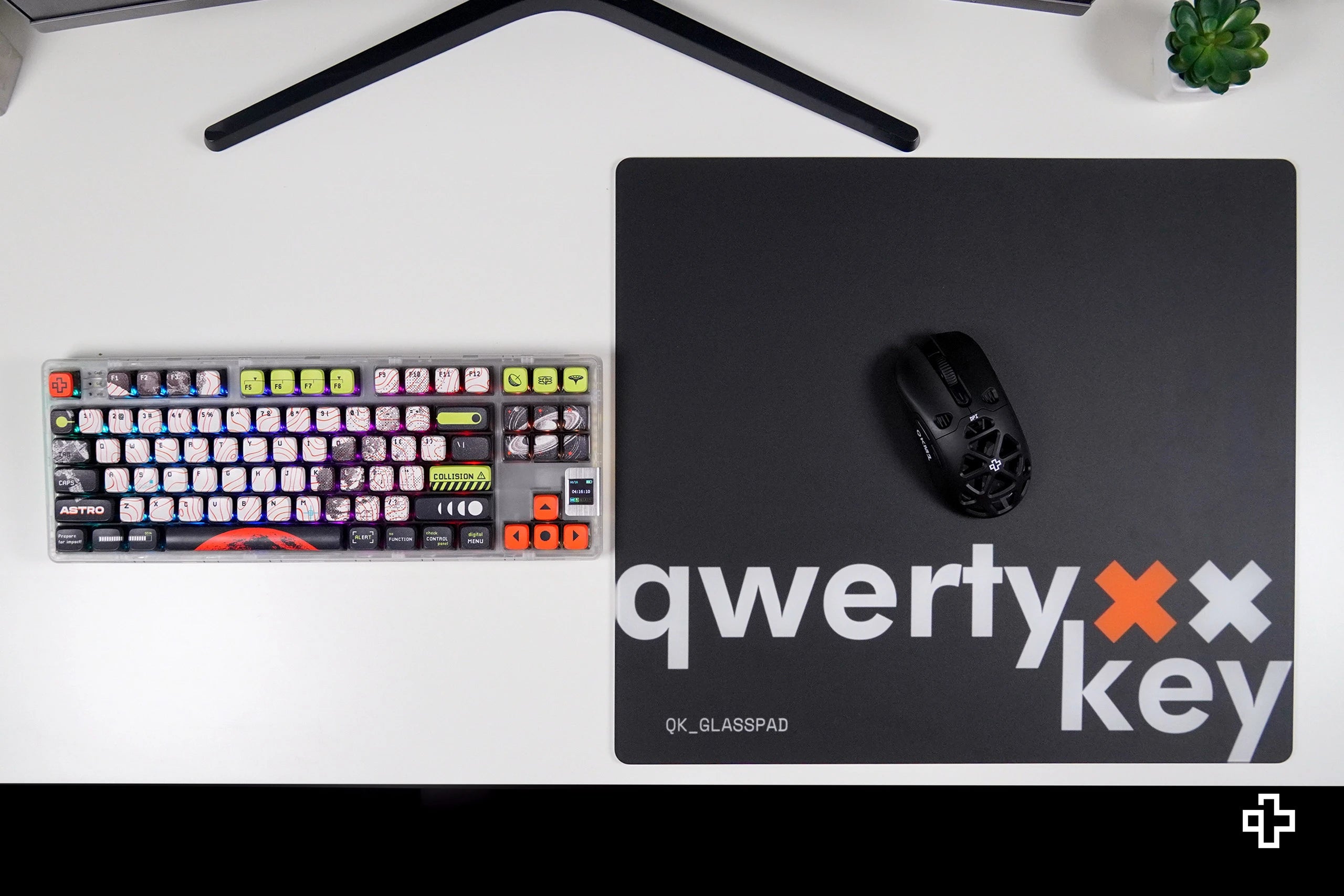 Mousepad Gaming QwertyKey Esports Glass 3.2mm Anti-Slip TPU