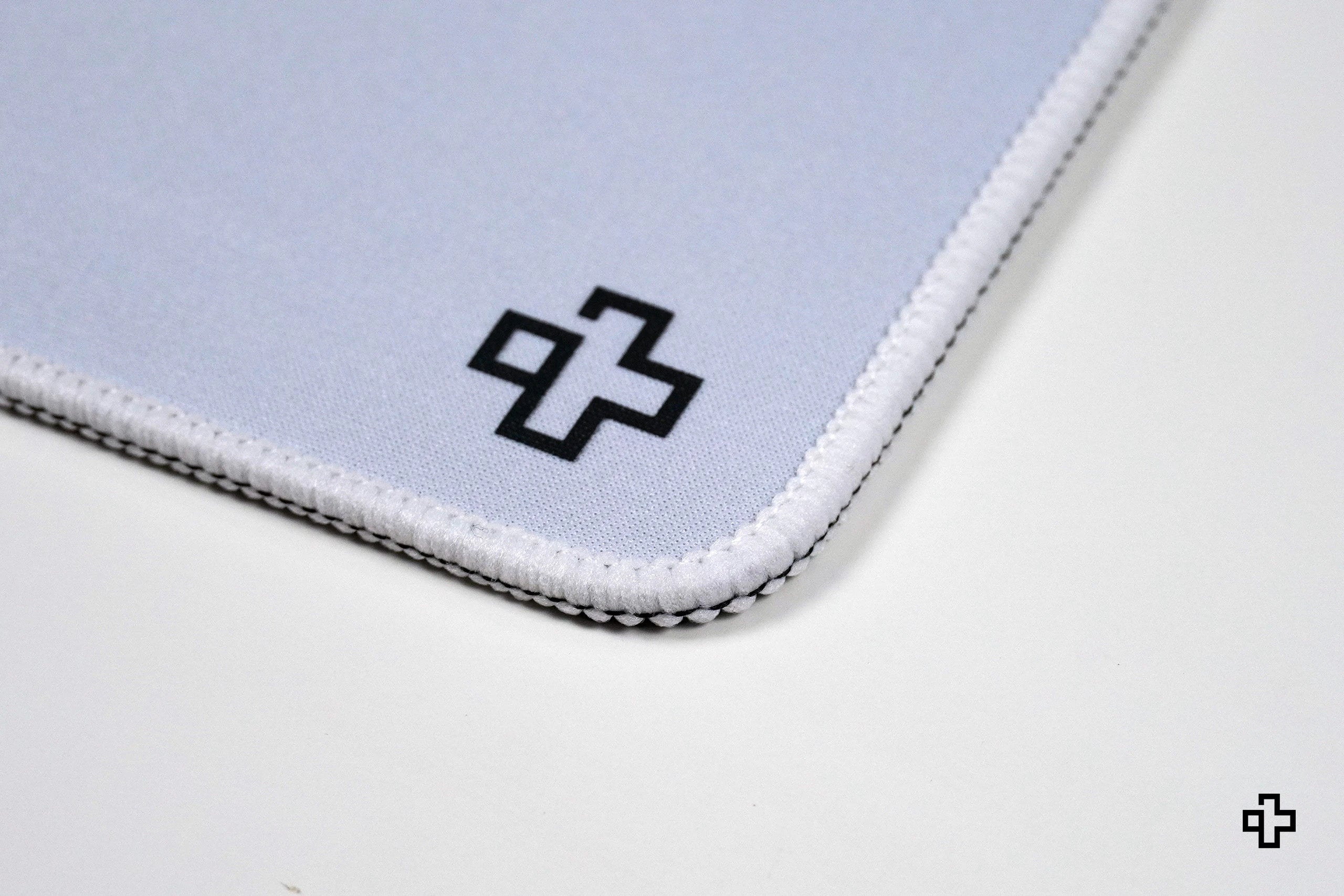 Deskmat Mousepad QwertyKey Alb Clasic Simplu 4mm margini cusute