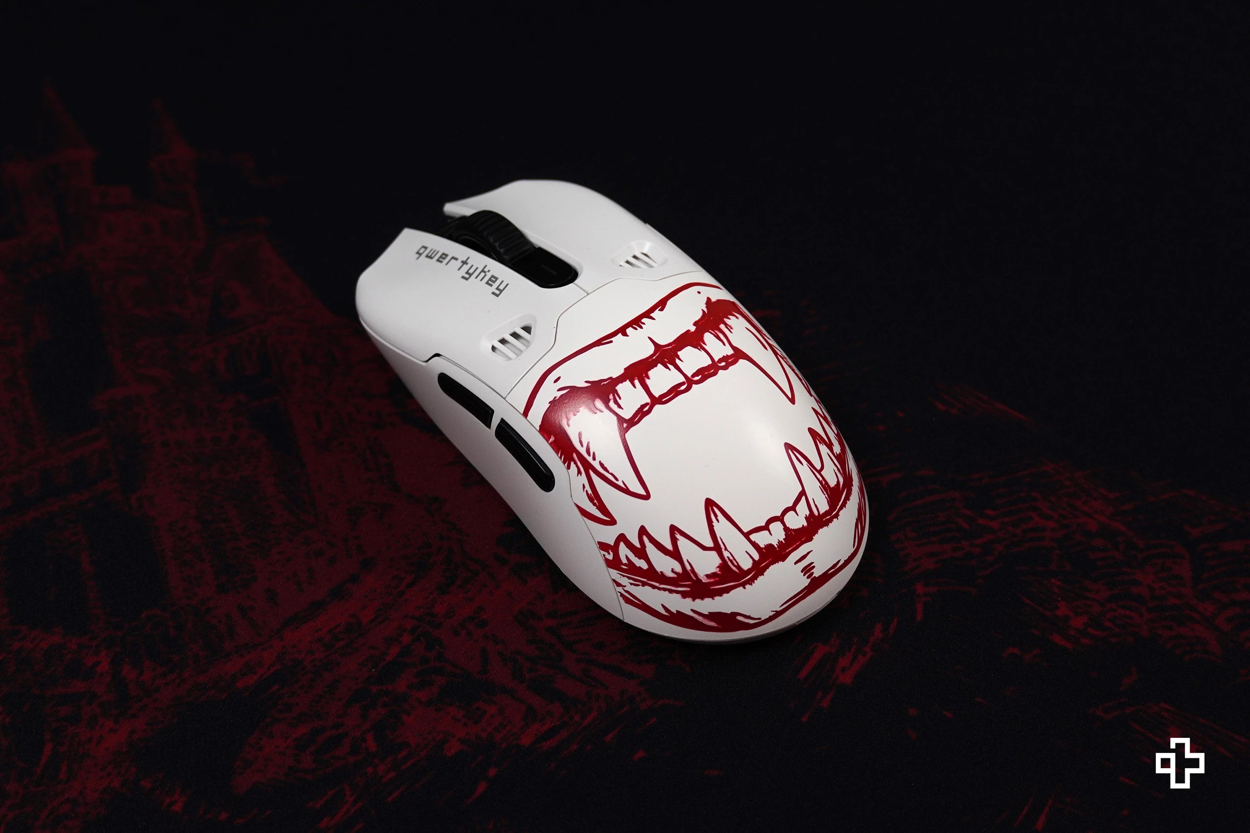 Cover Mouse QKM1 Dracula Alb
