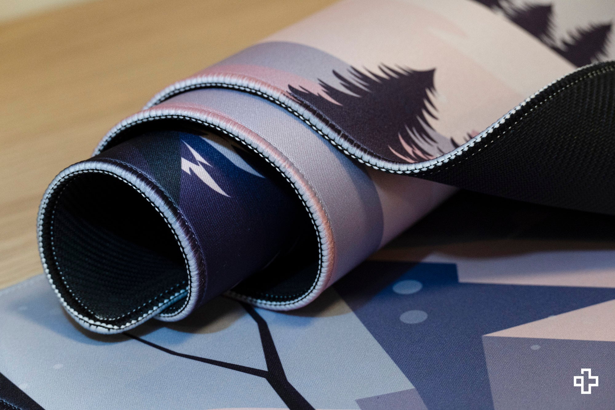 Deskmat Mousepad QwertyKey Winter Blast – 4mm – margini cusute - QwertyKey