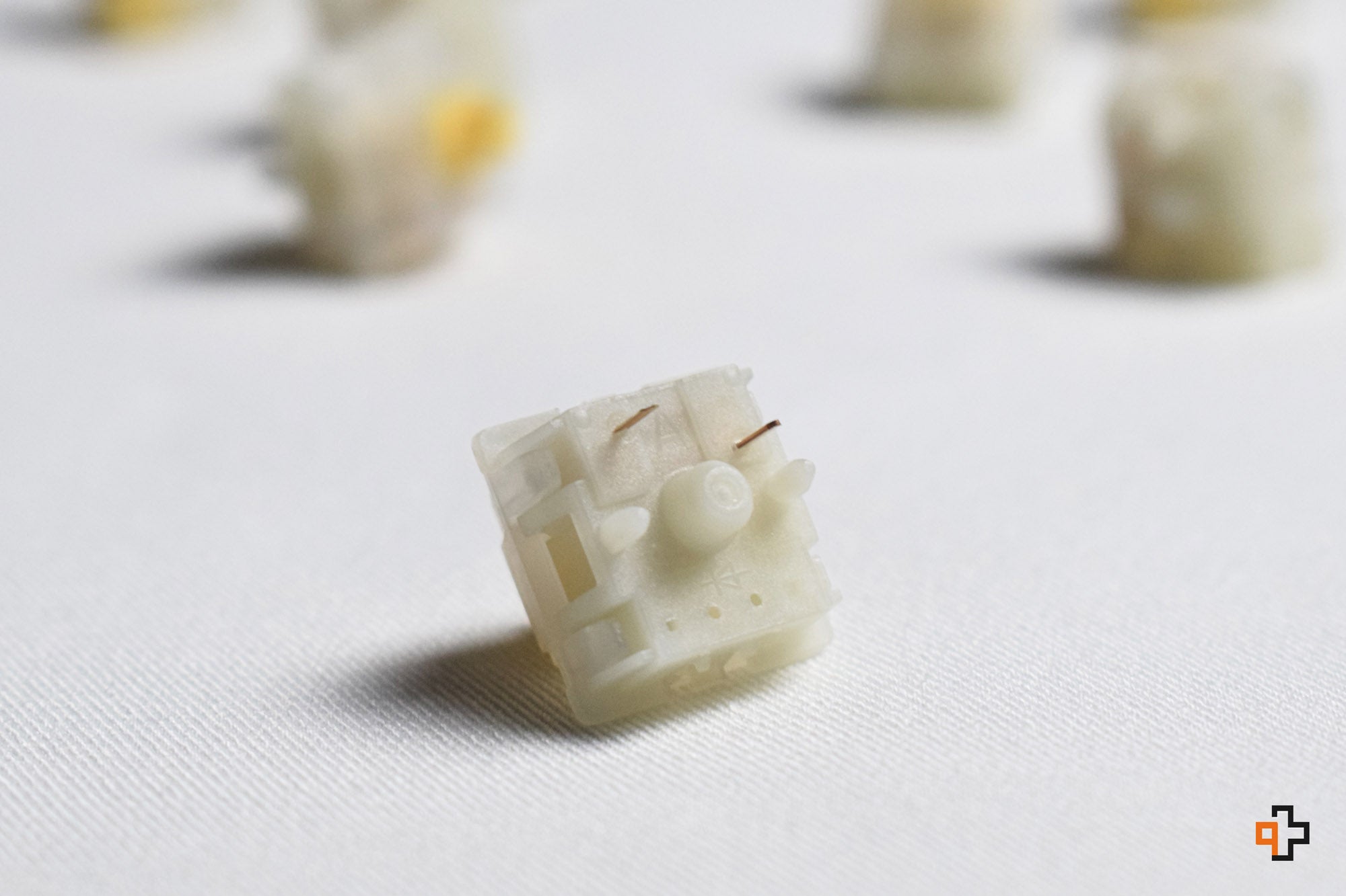 Switchuri Gateron Milky Yellow - QwertyKey