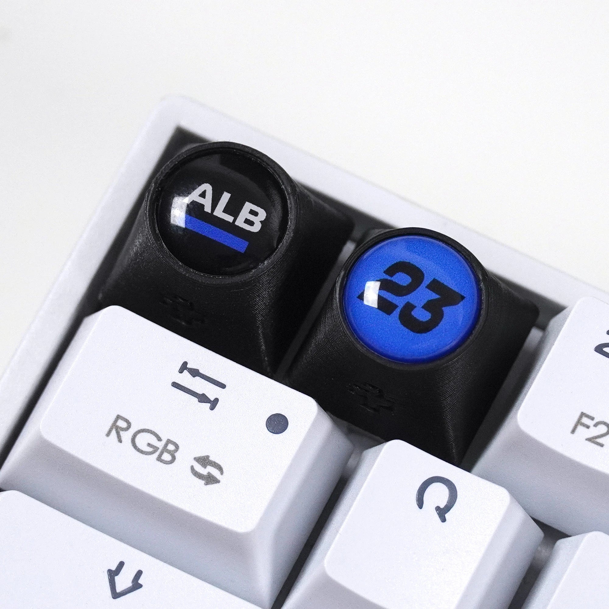 Artisan F1 - BIAŁY + NR. 23