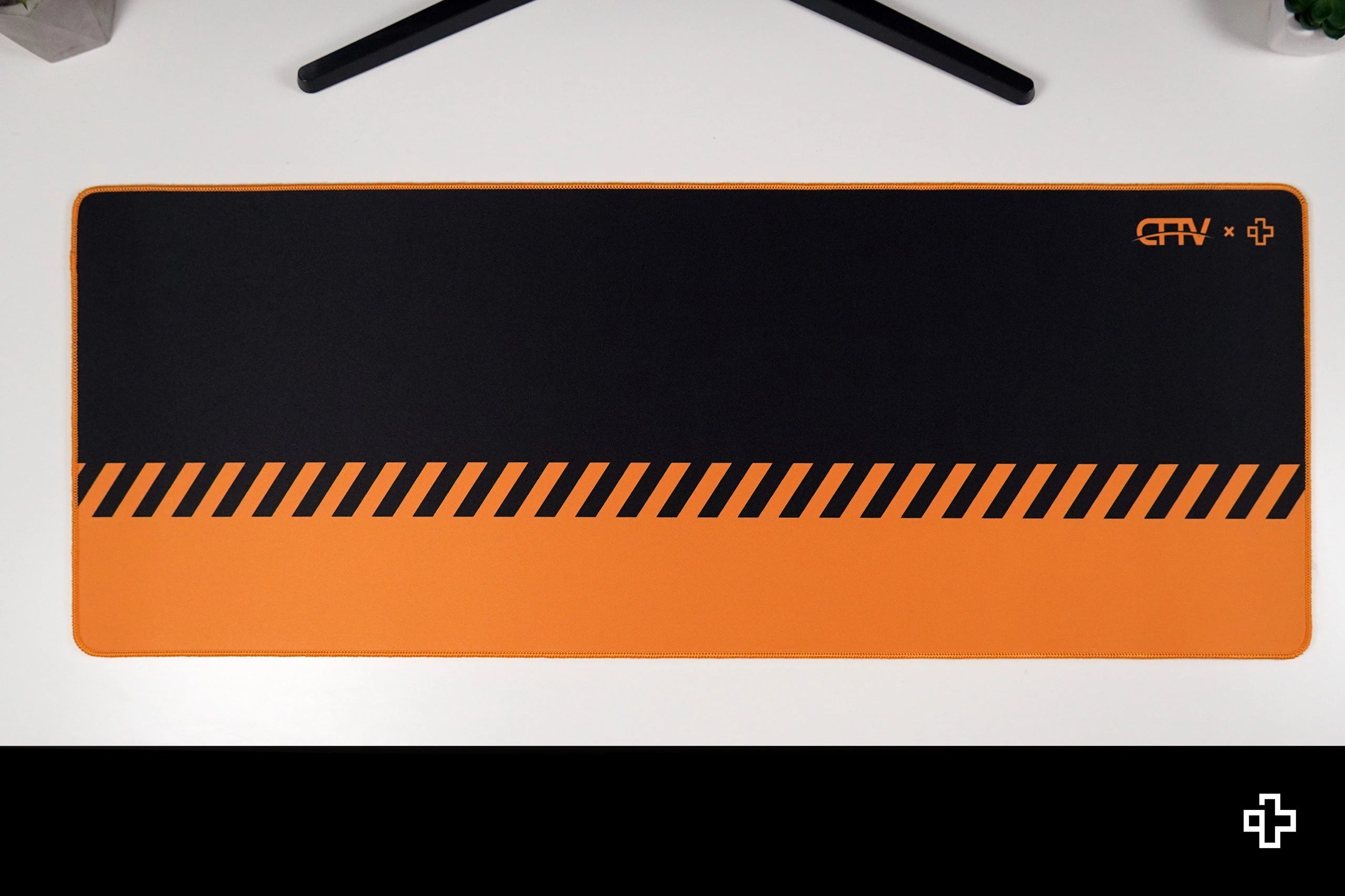 Deskmat Mousepad QwertyKey x ClipFixTV 4mm margini cusute