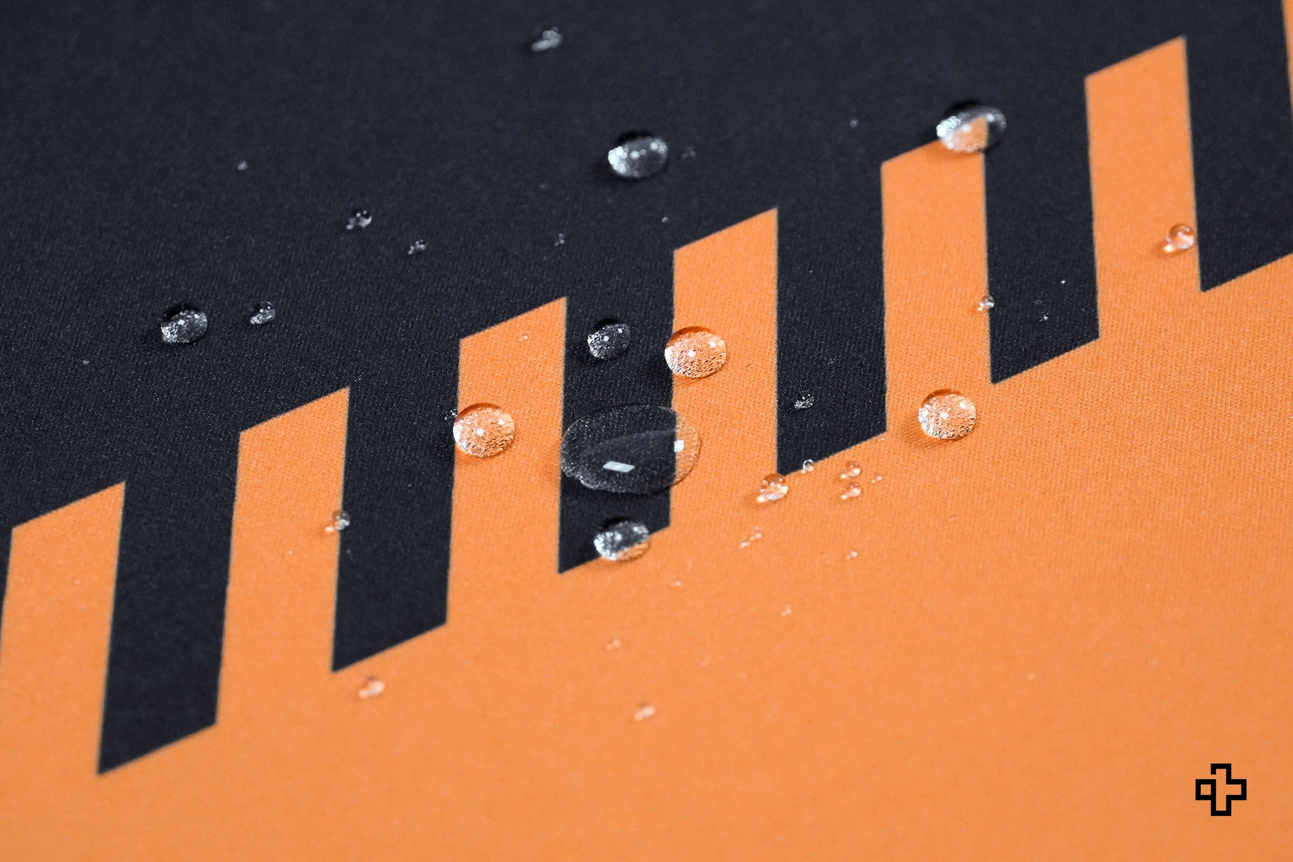 Deskmat Mousepad QwertyKey x ClipFixTV 4mm margini cusute