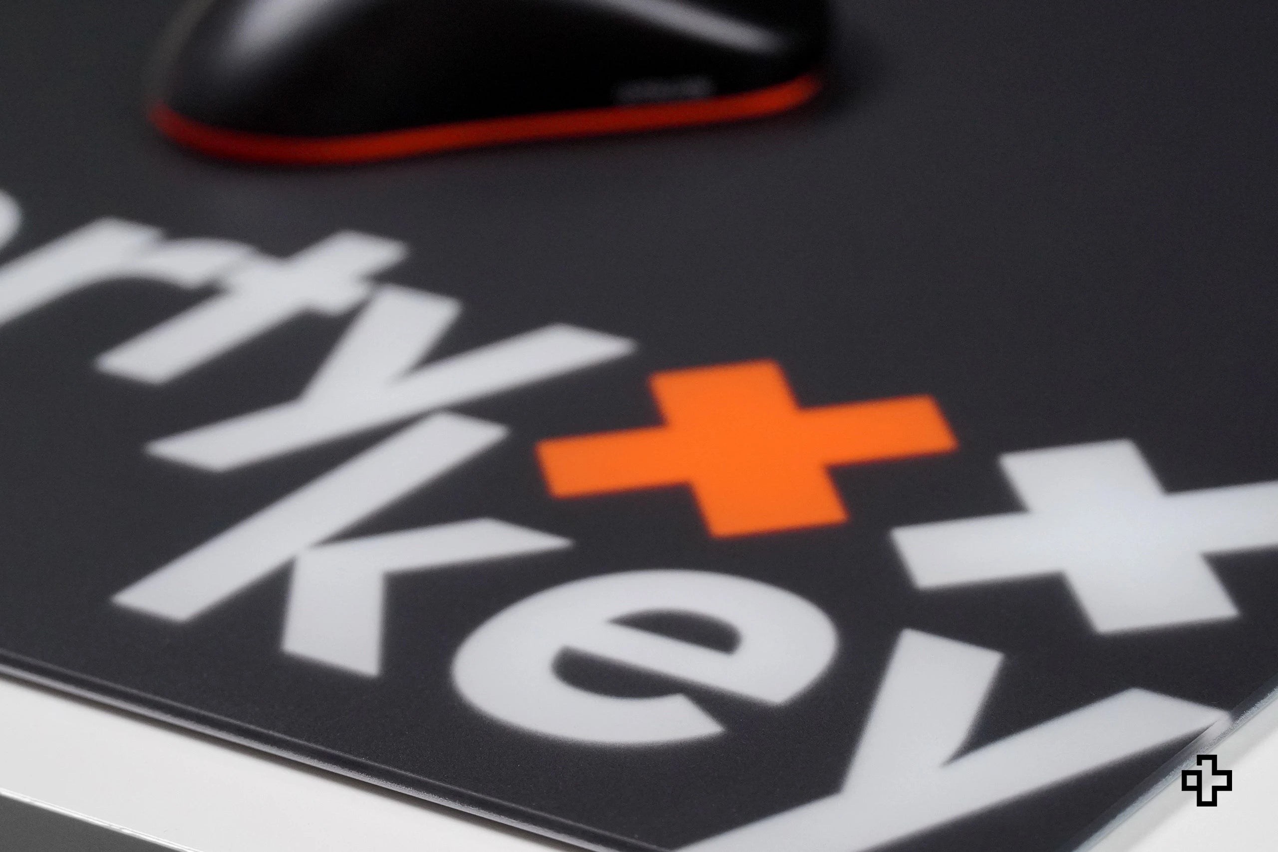 Mousepad Gaming QwertyKey Esports Glass 3.2mm Anti-Slip TPU