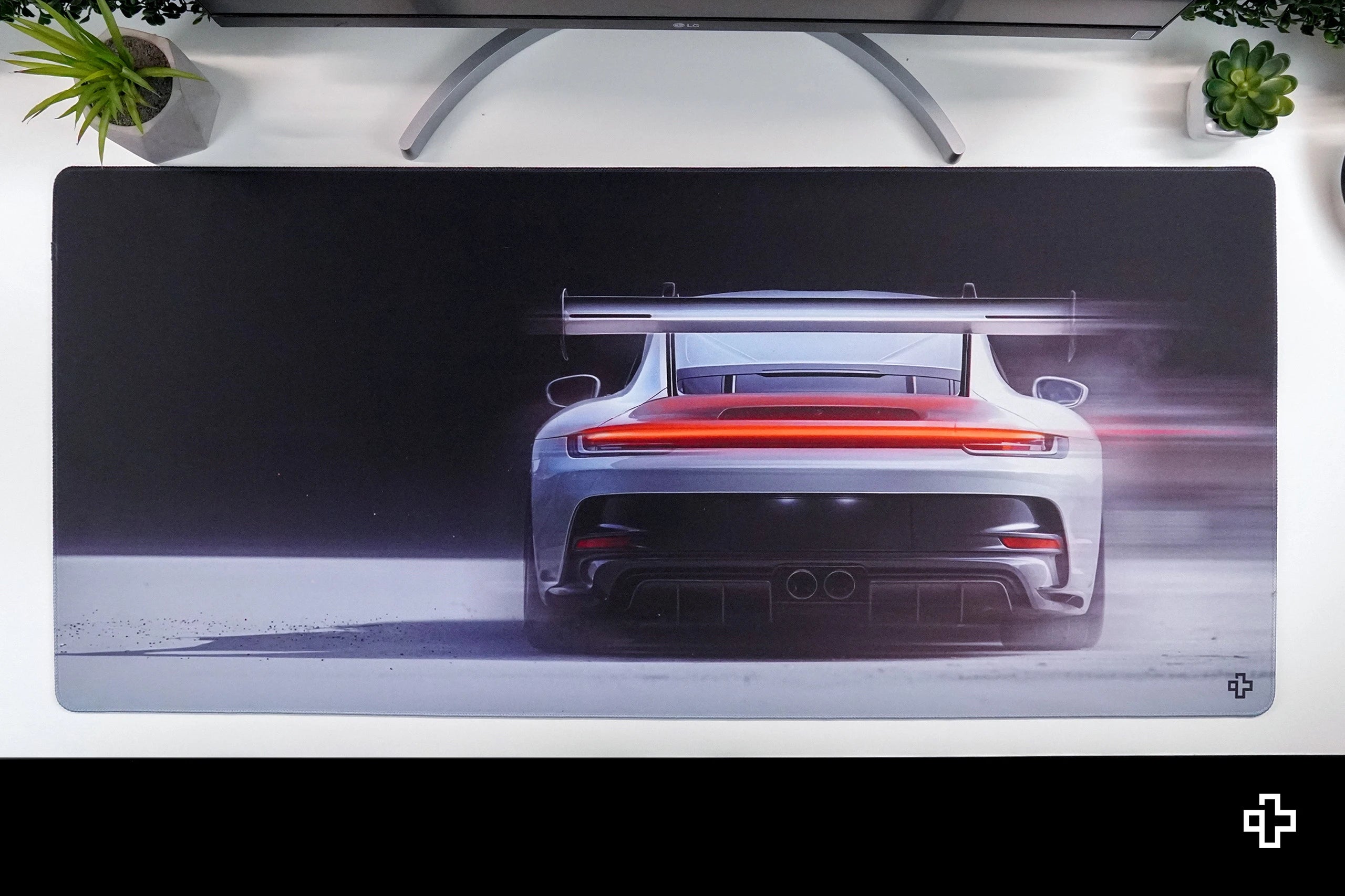 Deskmat Podkładka pod Myszkę QwertyKey Samochód GT 4mm obszyte krawędzie