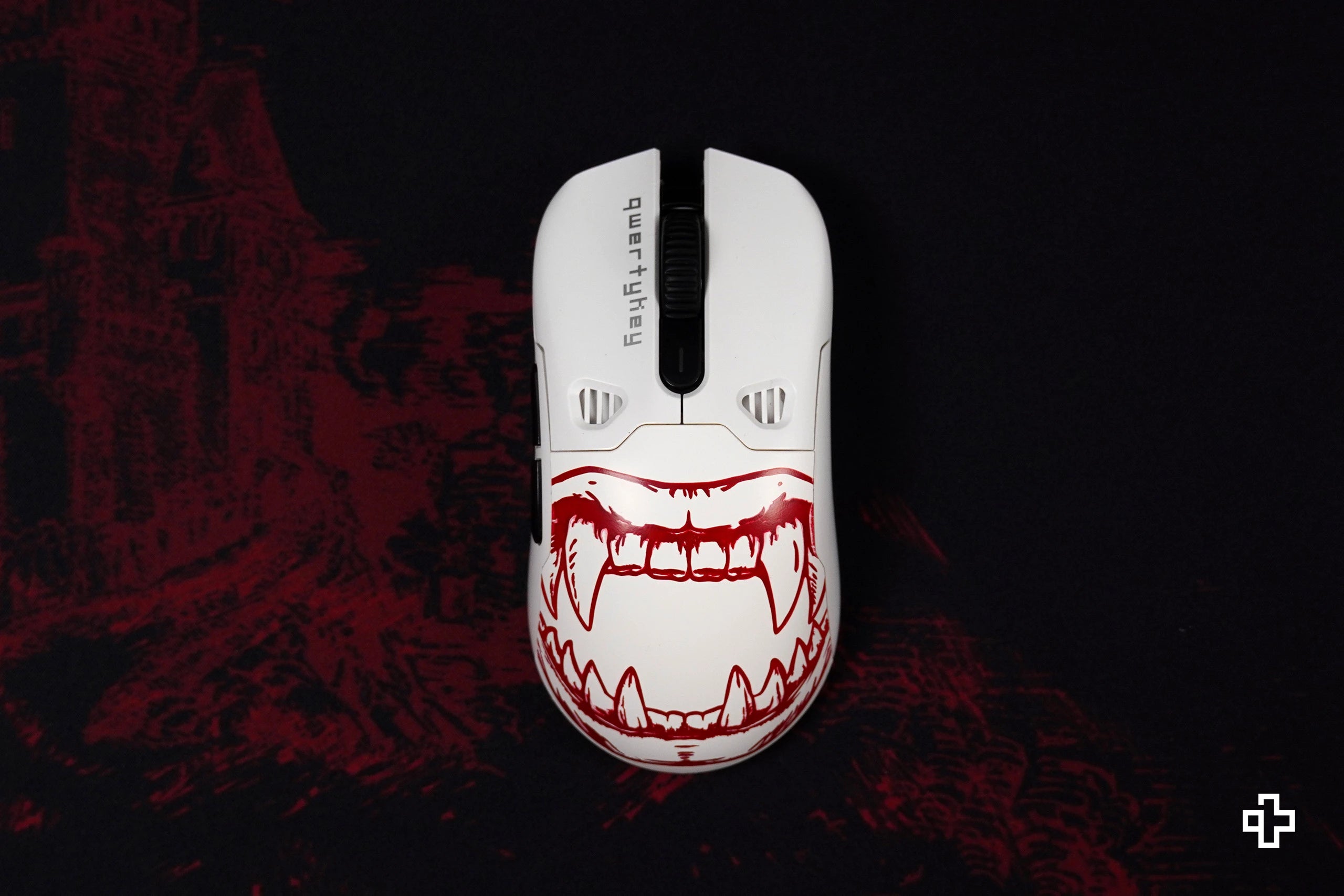 Cover Mouse QKM1 Dracula Alb